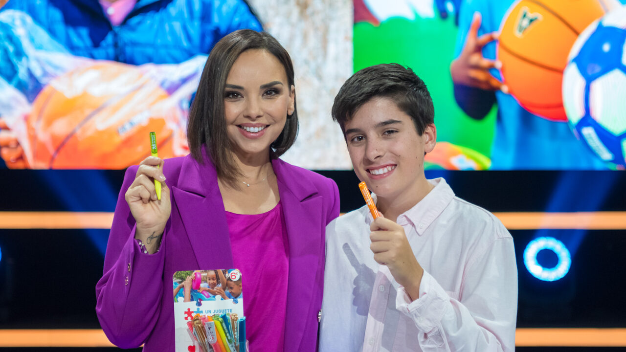Chenoa y Gonzalo Pinillos protagonizan la nueva campaña solidaria “Un Juguete, Una Ilusión”