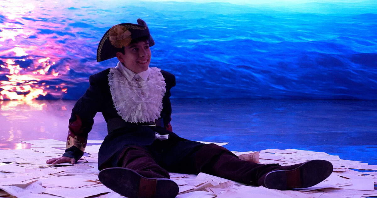 Gonzalo Pinillos en el videoclip de «Érase Una Vez (Once Upon A Time)» | RTVE