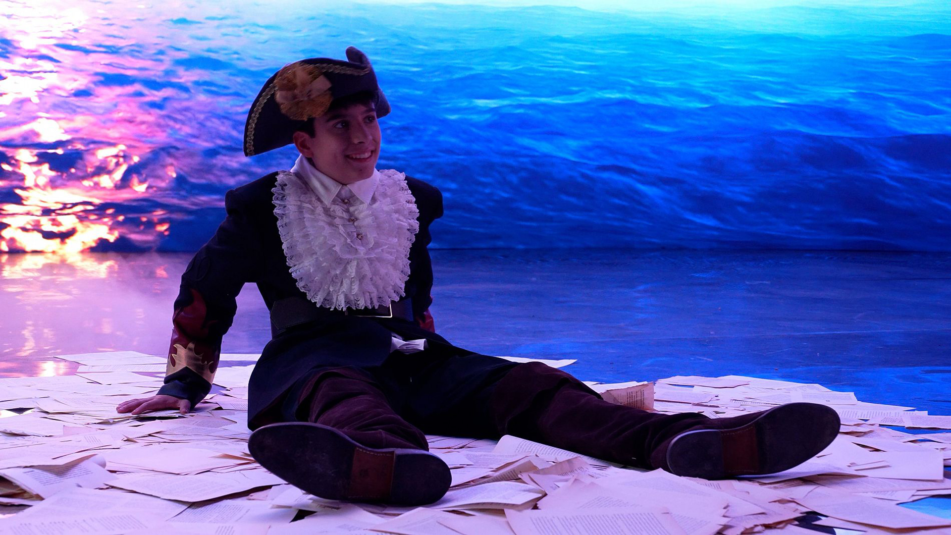 Gonzalo Pinillos en el videoclip de «Érase Una Vez (Once Upon A Time)» | RTVE