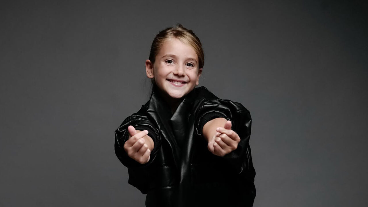 Albania presenta el videoclip con la nueva versión de «Fruta Perime», la propuesta de Kroni Pula para Eurovisión Junior 2025