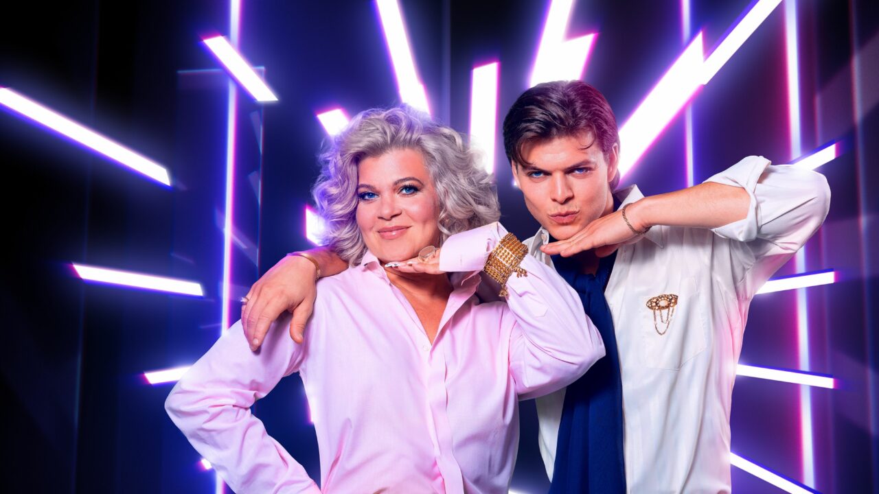 Sara Bro y Alex Høgh Andersen, presentadores del Dansk Melodi Grand Prix 2026 / Agnete Schlichtkrull - DR