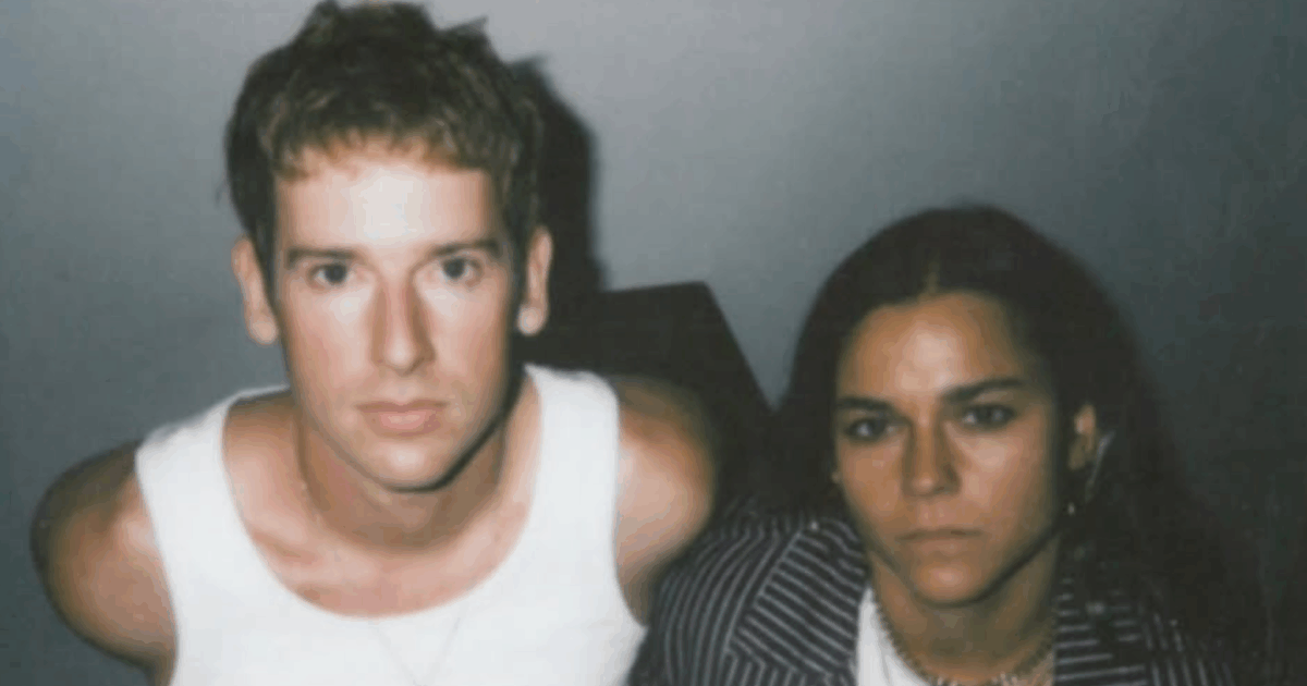 Henry Semler y Yoly Saa estrenan «Quererte aquí», una balada íntima sobre las heridas del amor