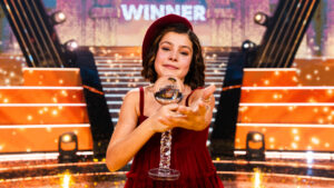 Lou Deleuze de Francia deslumbra en el escenario y se lleva la victoria de Eurovisión Junior 2025 con España en 5º posición