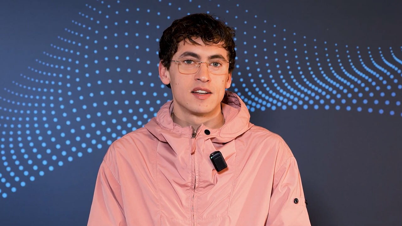 Tredici Pietro presenta «Uomo che cade» en Sanremo 2026 | Imagen: RAI