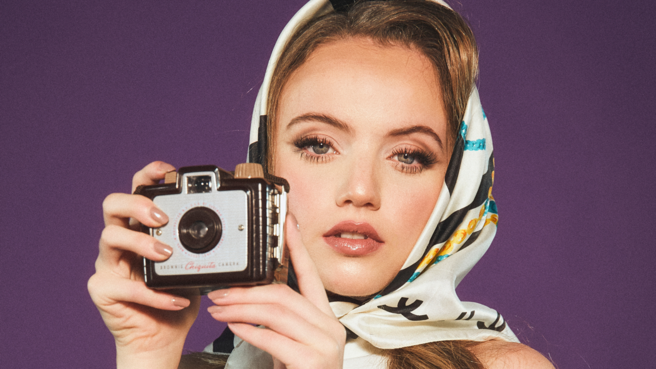 Benidorm Fest 2026 – Entrevista a Asha: «Turista es una canción de tolerancia y apertura a otras culturas»