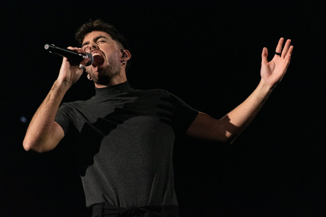 Mikel Herzog Jr. en la gran final del Benidorm Fest 2026, Palau d’Esports l’Illa de Benidorm | Foto: Iván Trejo