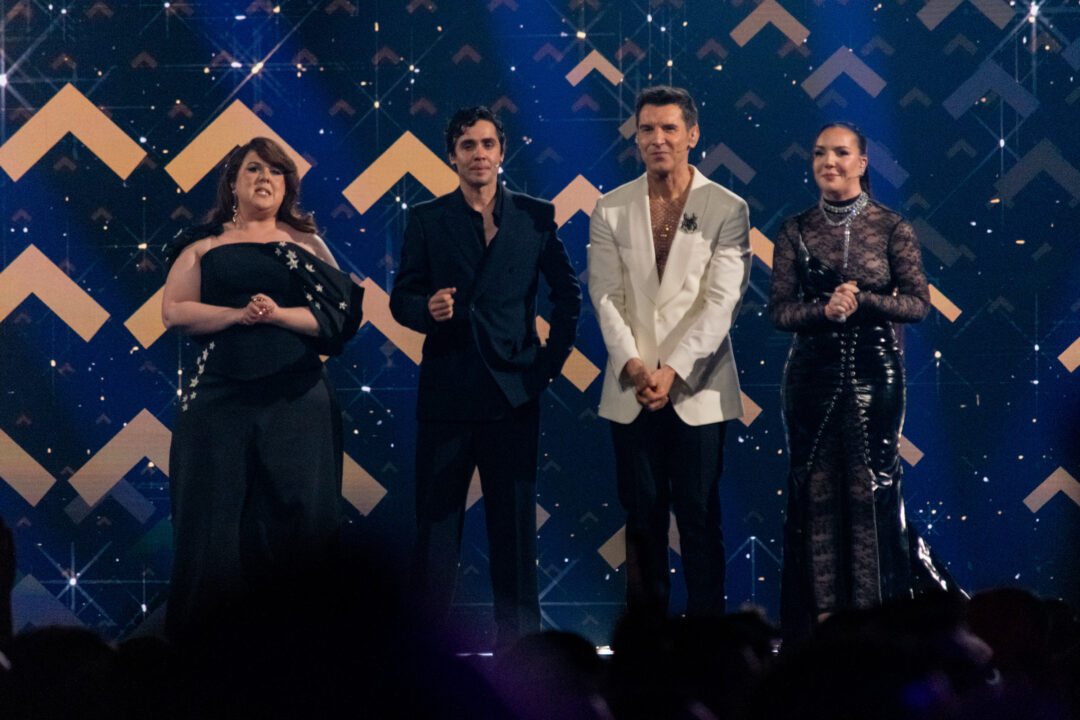 Entrega del trofeo en la gran final del Benidorm Fest 2026, Palau d’Esports l’Illa de Benidorm | Foto: Iván Trejo