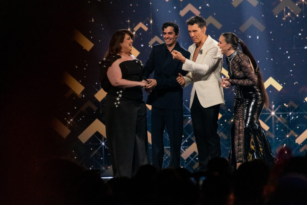 Entrega del trofeo en la gran final del Benidorm Fest 2026, Palau d’Esports l’Illa de Benidorm | Foto: Iván Trejo