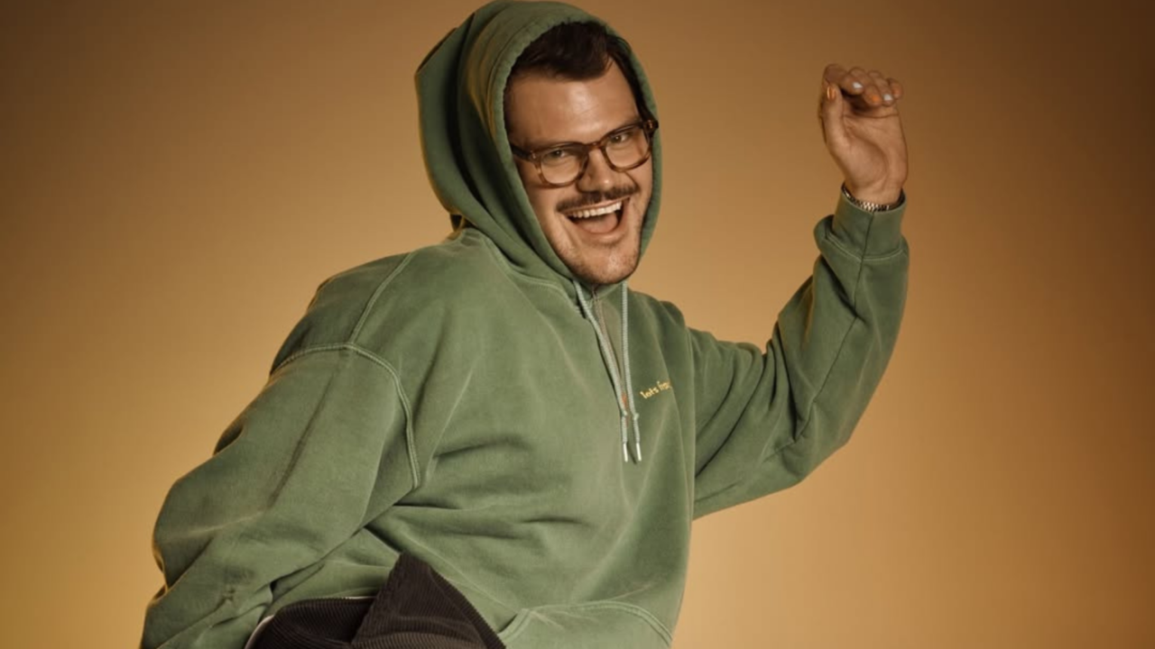 Benidorm Fest 2026 – Entrevista a Greg Taro: «La escenografía muestra, en solitario, mi faceta más vulnerable y emocional”