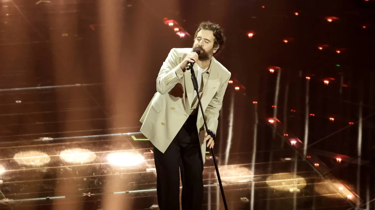 Escucha «I romantici», la canción de Tommaso Paradiso en Sanremo 2026