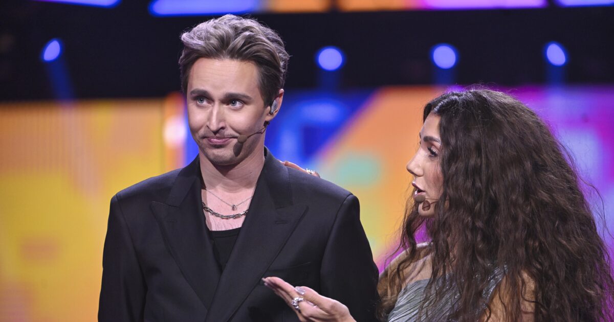 Gina Dirawi y Hampus Nessvold, presentadores del Melodifestivalen 2026 / Stina Stjernkvist - SVT