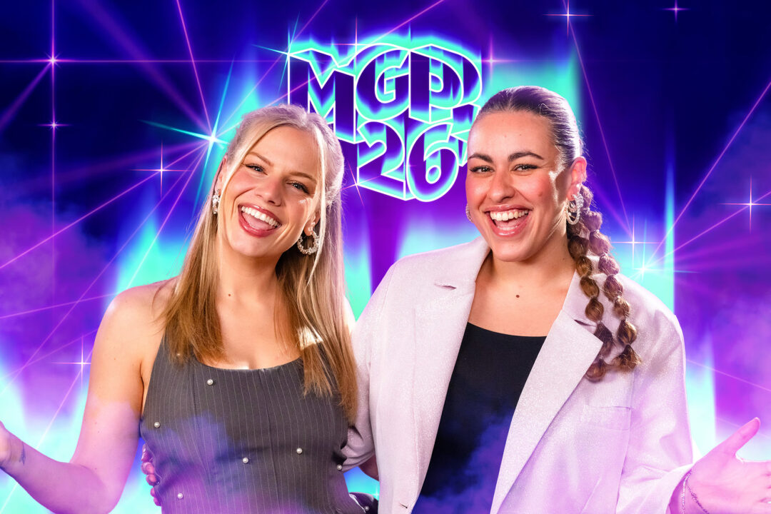Maria Helander y Sælma Alakhir, presentadoras del Melodi Grand Prix Junior 2026 | Imagen: Astrid Fomsgaard - DR