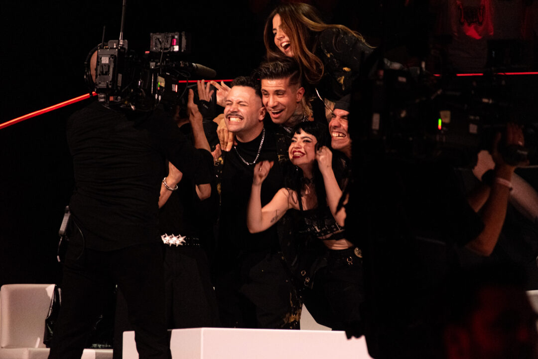 Artistas de la primera semifinal del Benidorm Fest 2026 durante el anuncio de los finalistas, Palau d’Esports l’Illa de Benidorm | Foto: Iván Trejo