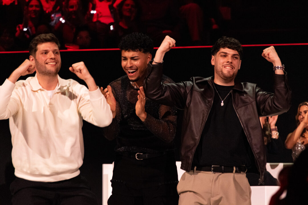 Artistas de la primera semifinal del Benidorm Fest 2026 durante el anuncio de los finalistas, Palau d’Esports l’Illa de Benidorm | Foto: Iván Trejo