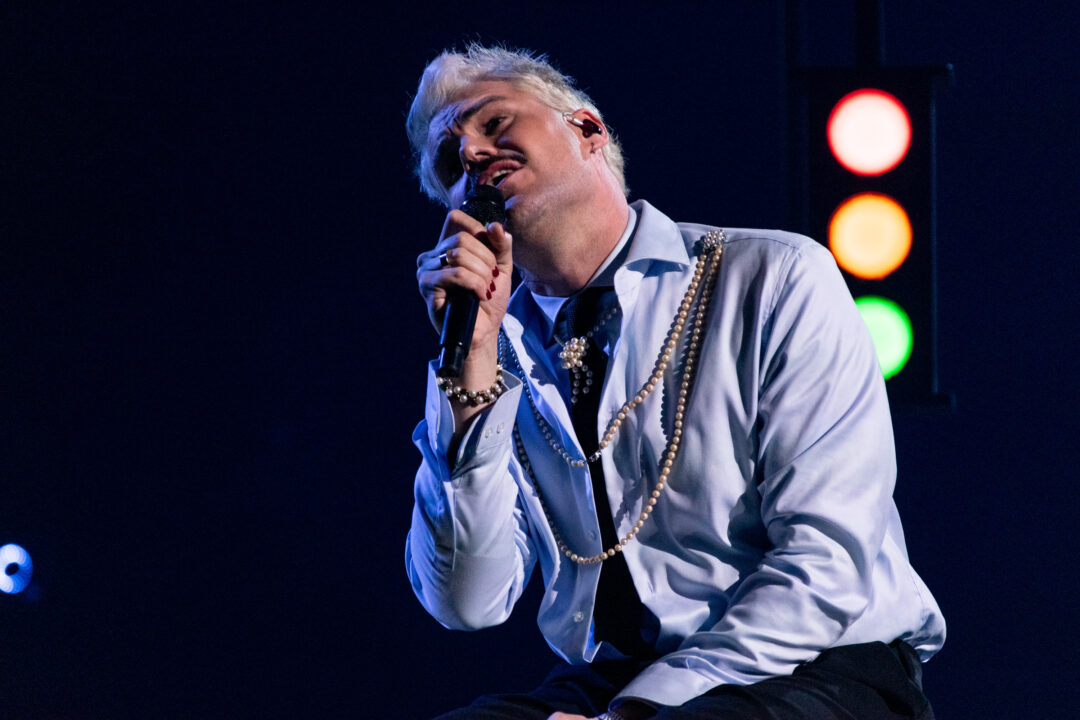 Greg Taro en la primera semifinal del Benidorm Fest 2026, Palau d’Esports l’Illa de Benidorm | Foto: Iván Trejo