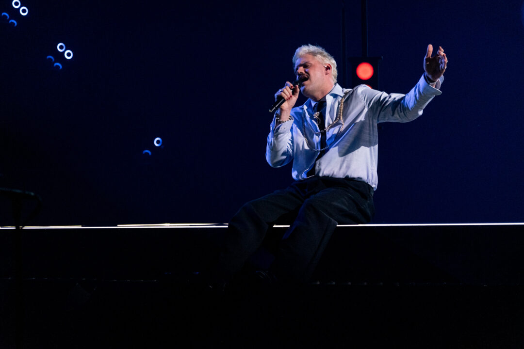 Greg Taro en la primera semifinal del Benidorm Fest 2026, Palau d’Esports l’Illa de Benidorm | Foto: Iván Trejo