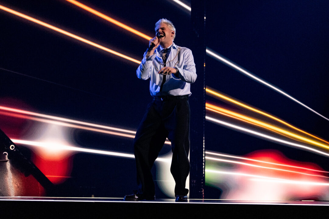 Greg Taro en la primera semifinal del Benidorm Fest 2026, Palau d’Esports l’Illa de Benidorm | Foto: Iván Trejo