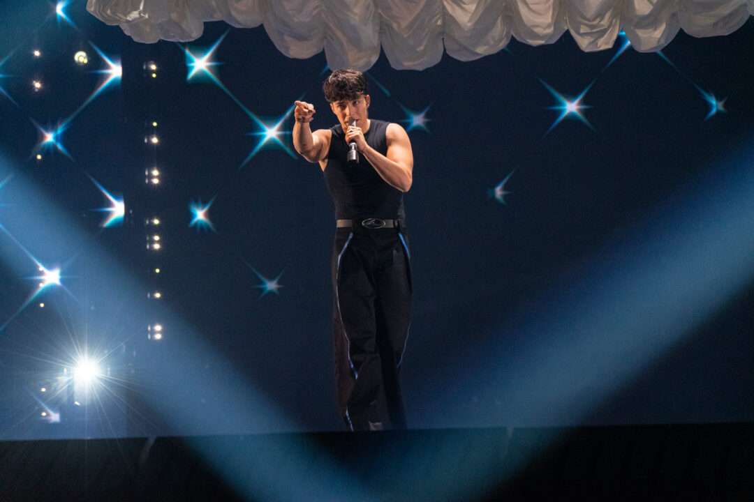 Izan Llunas en la primera semifinal del Benidorm Fest 2026, Palau d’Esports l’Illa de Benidorm | Foto: Iván Trejo