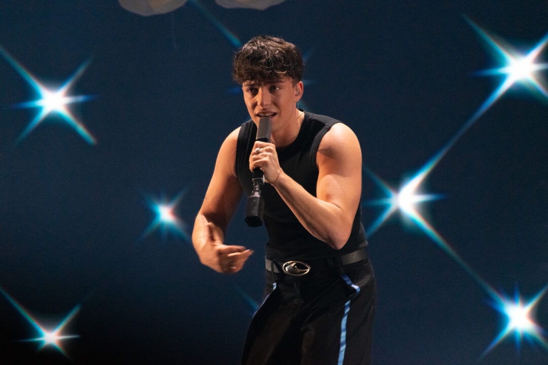 Izan Llunas en la primera semifinal del Benidorm Fest 2026, Palau d’Esports l’Illa de Benidorm | Foto: Iván Trejo