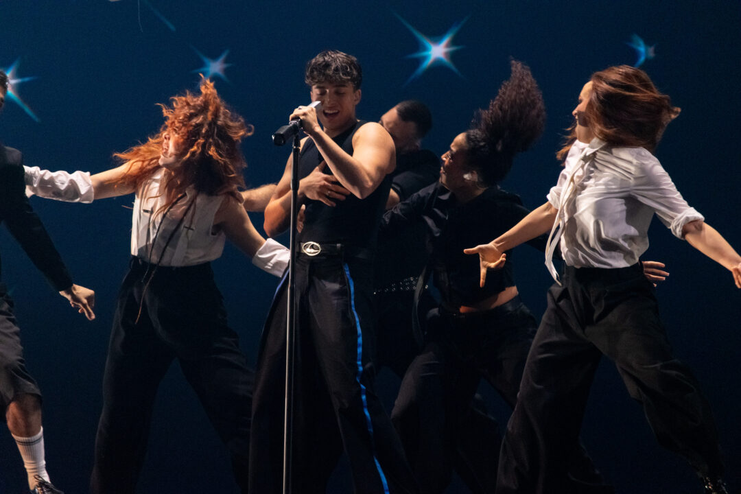 Izan Llunas en la primera semifinal del Benidorm Fest 2026, Palau d’Esports l’Illa de Benidorm | Foto: Iván Trejo