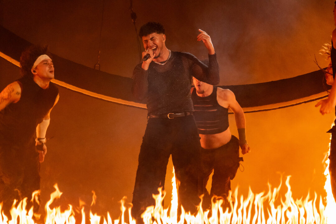 Kenneth en la primera semifinal del Benidorm Fest 2026, Palau d’Esports l’Illa de Benidorm | Foto: Iván Trejo