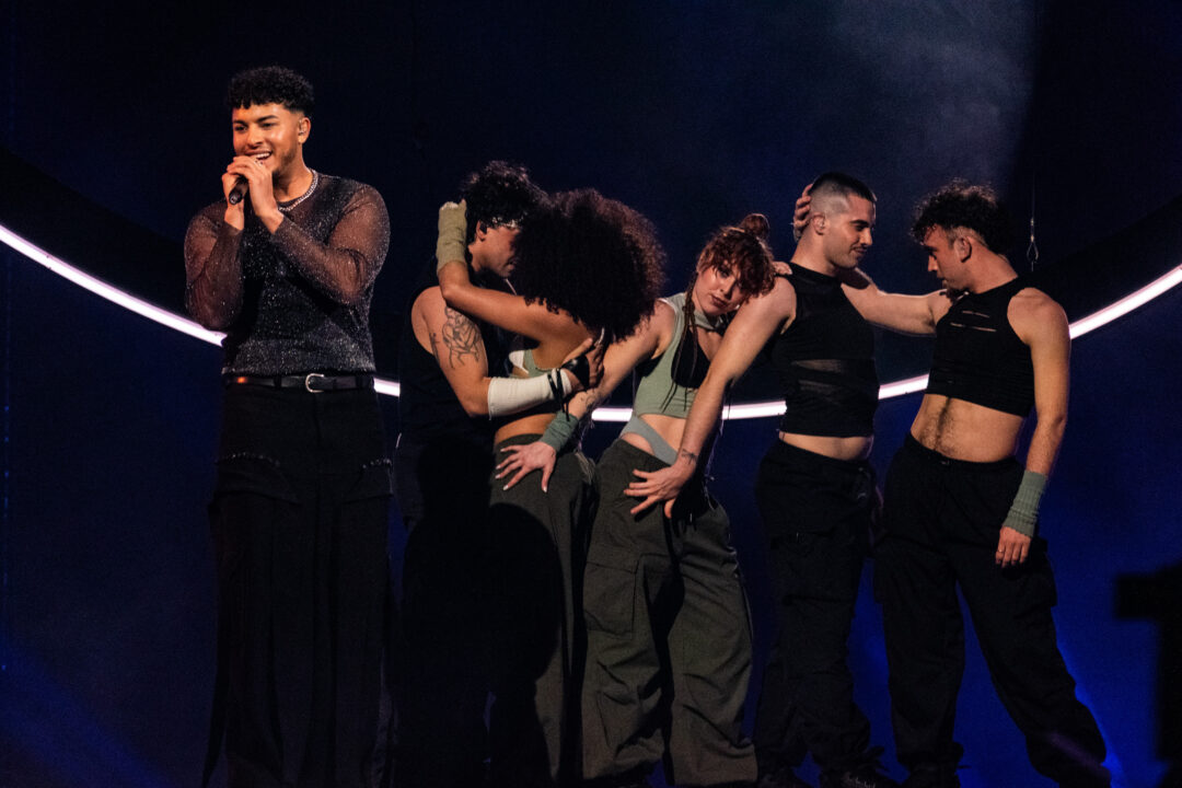 Kenneth en la primera semifinal del Benidorm Fest 2026, Palau d’Esports l’Illa de Benidorm | Foto: Iván Trejo