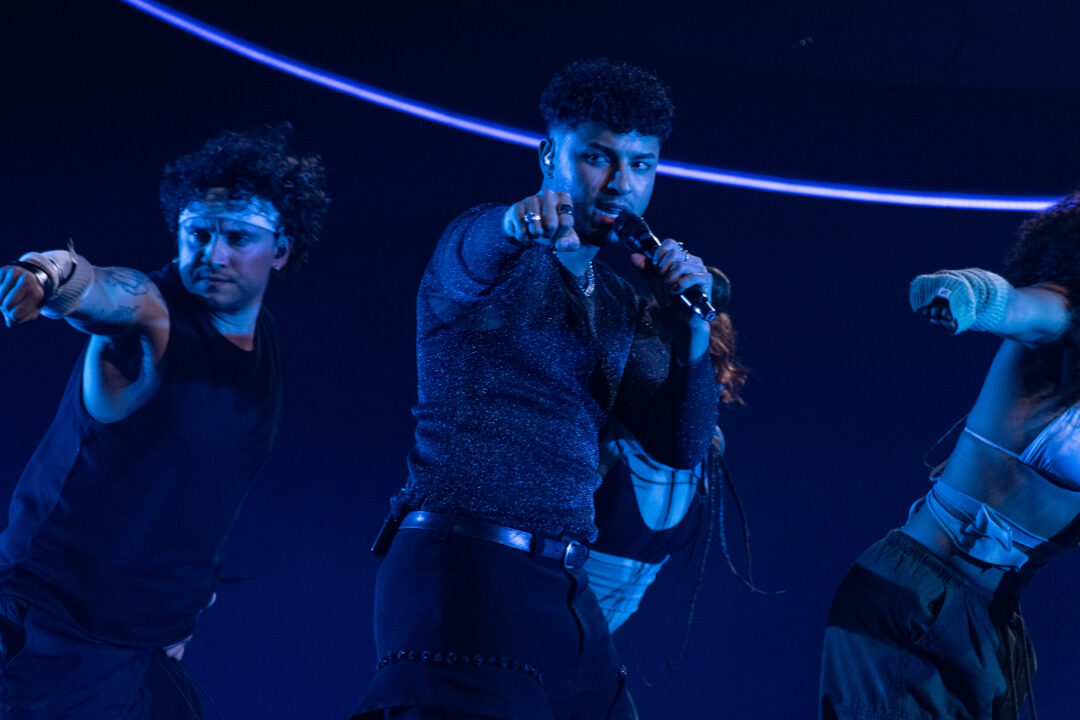 Kenneth en la primera semifinal del Benidorm Fest 2026, Palau d’Esports l’Illa de Benidorm | Foto: Iván Trejo