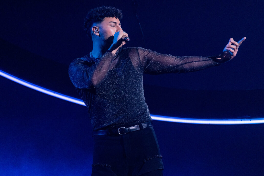 Kenneth en la primera semifinal del Benidorm Fest 2026, Palau d’Esports l’Illa de Benidorm | Foto: Iván Trejo