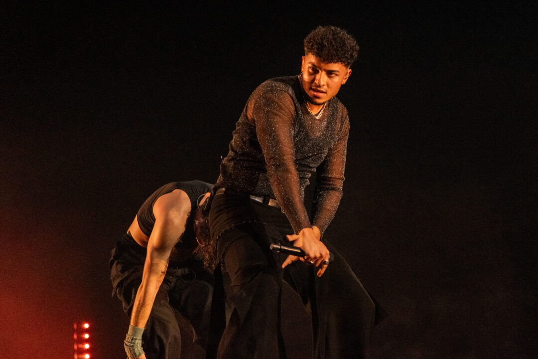 Kenneth en la primera semifinal del Benidorm Fest 2026, Palau d’Esports l’Illa de Benidorm | Foto: Iván Trejo