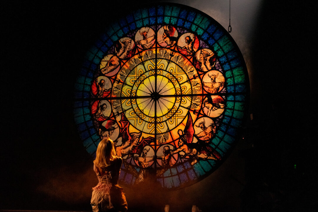 Dora & Marlon Collins en la primera semifinal del Benidorm Fest 2026, Palau d’Esports l’Illa de Benidorm | Foto: Iván Trejo