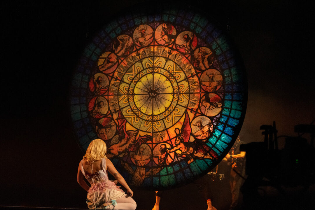 Dora & Marlon Collins en la primera semifinal del Benidorm Fest 2026, Palau d’Esports l’Illa de Benidorm | Foto: Iván Trejo