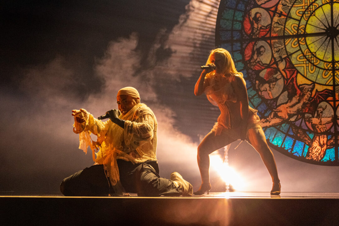 Dora & Marlon Collins en la primera semifinal del Benidorm Fest 2026, Palau d’Esports l’Illa de Benidorm | Foto: Iván Trejo