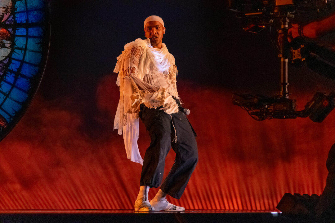 Dora & Marlon Collins en la primera semifinal del Benidorm Fest 2026, Palau d’Esports l’Illa de Benidorm | Foto: Iván Trejo