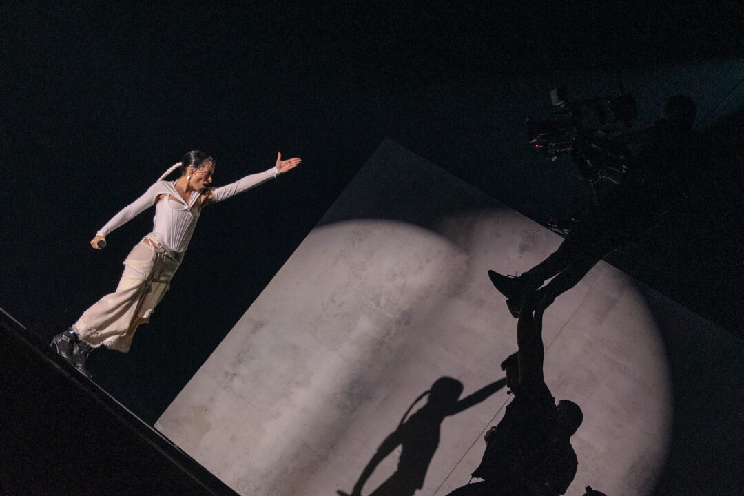 Rosalinda Galán en la segunda semifinal del Benidorm Fest 2026, Palau d’Esports l’Illa de Benidorm | Foto: Iván Trejo