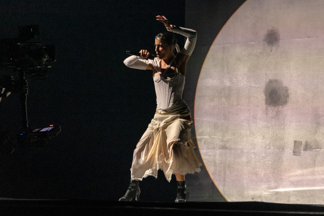 Rosalinda Galán en la segunda semifinal del Benidorm Fest 2026, Palau d’Esports l’Illa de Benidorm | Foto: Iván Trejo