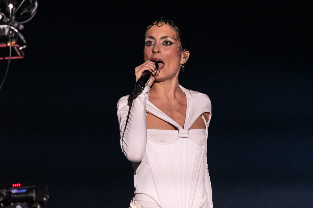 Rosalinda Galán en la segunda semifinal del Benidorm Fest 2026, Palau d’Esports l’Illa de Benidorm | Foto: Iván Trejo