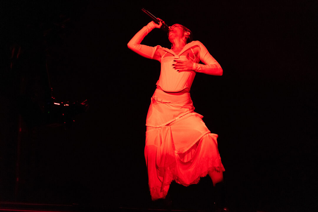 Rosalinda Galán en la segunda semifinal del Benidorm Fest 2026, Palau d’Esports l’Illa de Benidorm | Foto: Iván Trejo