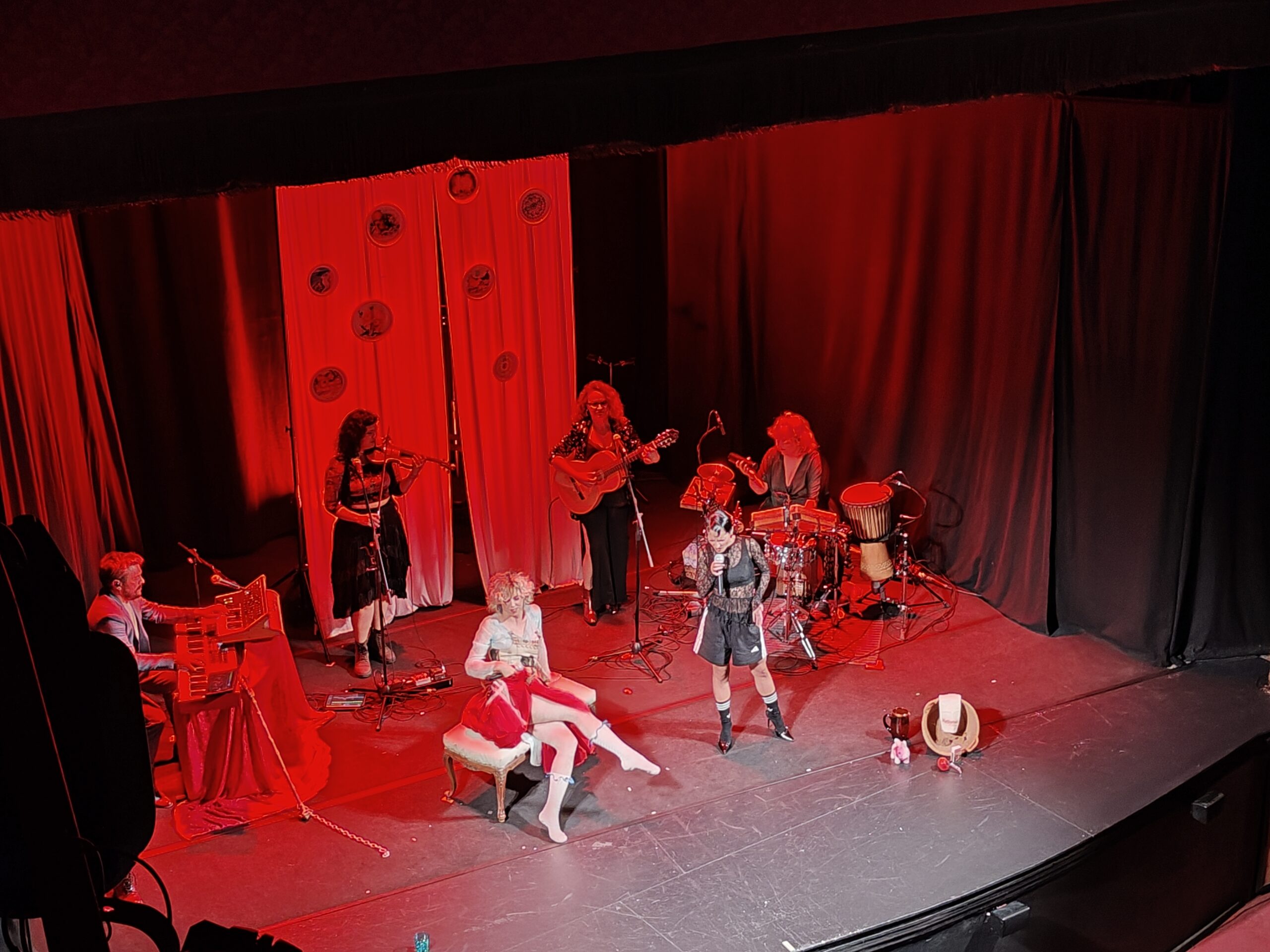 Karmento y Rosalinda Galán en la gira de despedida de La Serrana en el teatro Lara de Madrid