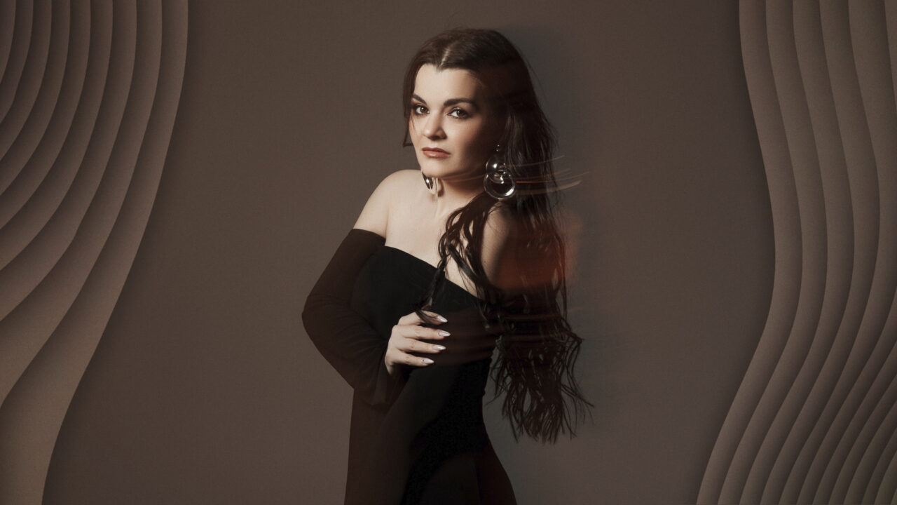 Atvara, representante de Letonia en Eurovisión 2026 | imagen: Ralfs Cimermanis