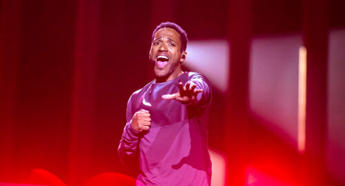 ¿Quién es Cesár Sampson? Conoce al invitado especial de la gran final de Eurovisión 2026