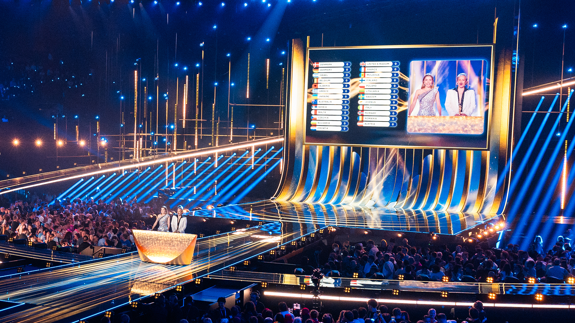 Victoria Swarovski y Michael Ostrowski, presentadores del Festival de Eurovisión 2026 | Imagen: Corinne Cumming - EBU