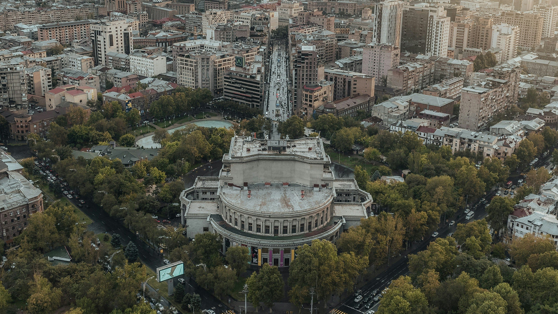 Teatro Nacional de Ópera y Ballet Alexander Spendiaryan de Ereván (Armenia) | Imagen: IsaaK Alexandre KaRslian - Pexels