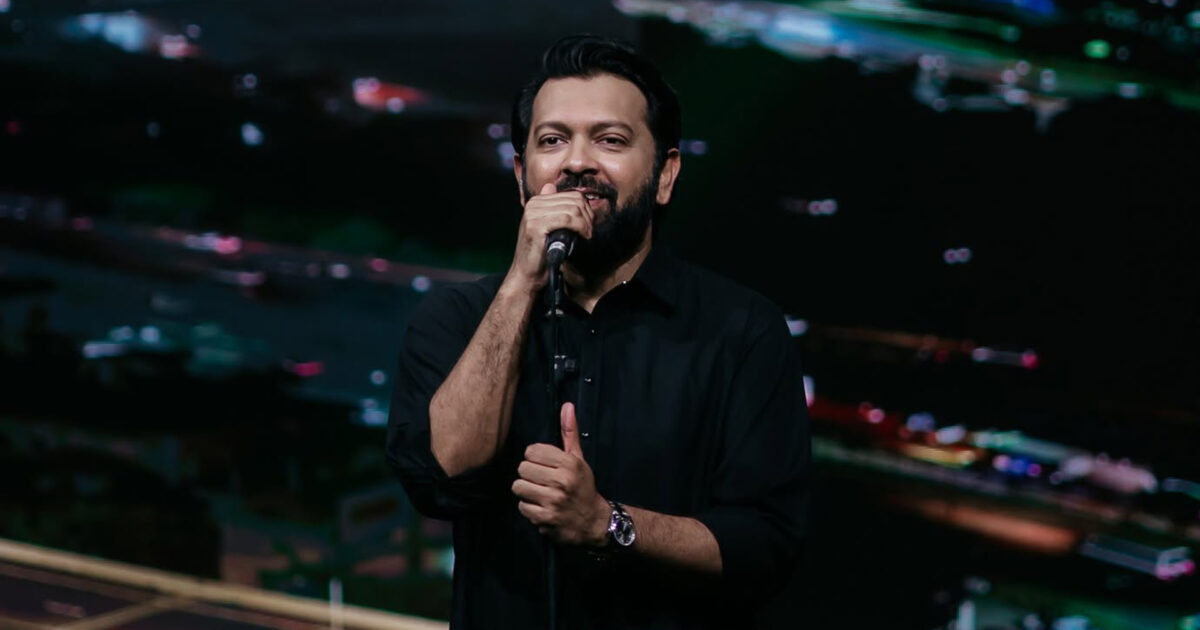 Tahsan Rahman Khan, presentador de Voice of Bangladesh | Imagen: Muntaseir Husain Bokhari - Tahsan and The Band (Facebook)
