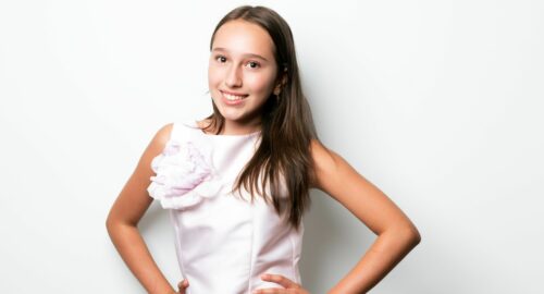Albania presenta el videoclip con la nueva versión de «Kërce Me Mua», la propuesta de Eslin Kurti para Eurovisión Junior 2026