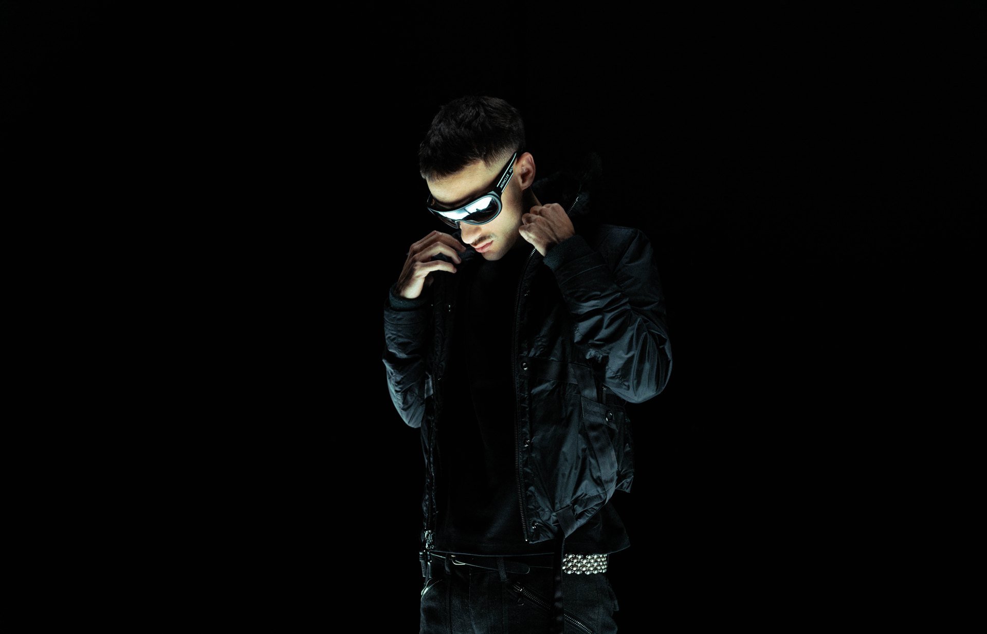 C Marí, en una imagen promocional de «ROLLING» | Imagen: Universal Music Spain