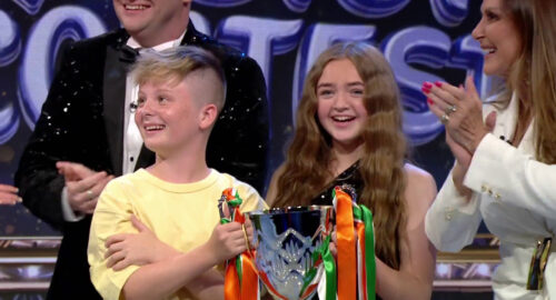 Caleb Kirwan y Naomi Gribben ganan el Junior Eurovision Éire y representarán a Irlanda en Eurovisión Junior 2026 con «Níos Láidre»