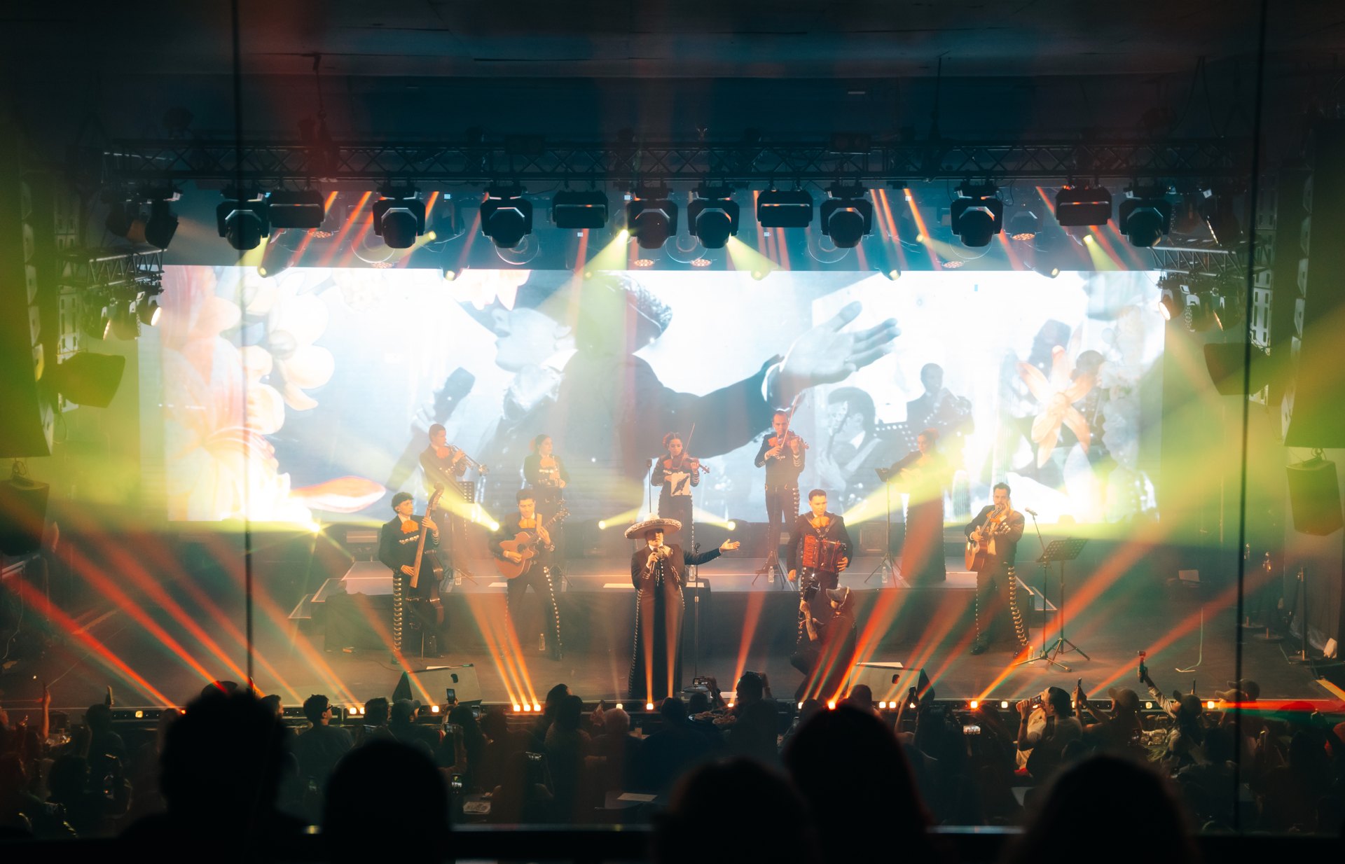 Camila Fernández, durante su concierto en La Maraka | Imagen: Universal Music México