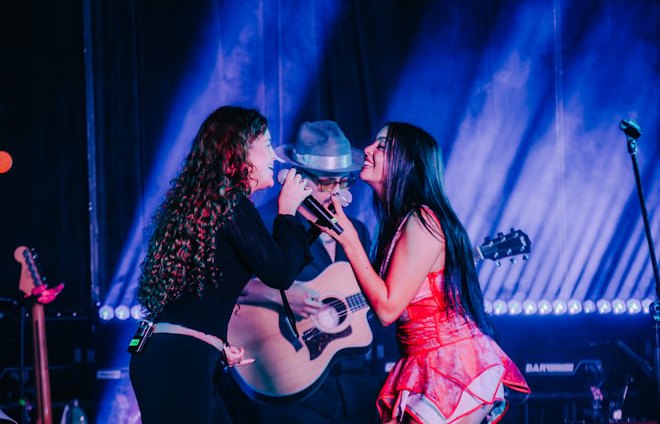 Chiara Oliver y Nic, durante el concierto en el Foro Indie Rocks! de Ciudad de México | Imagen: @zeus.lopez - GTS Spain