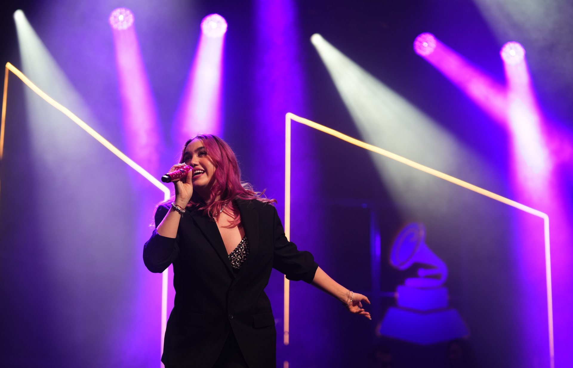 ELA Taubert, durante su actuación en el Best New Artist Showcase en Bogotá | Imagen: Universal Music Latino