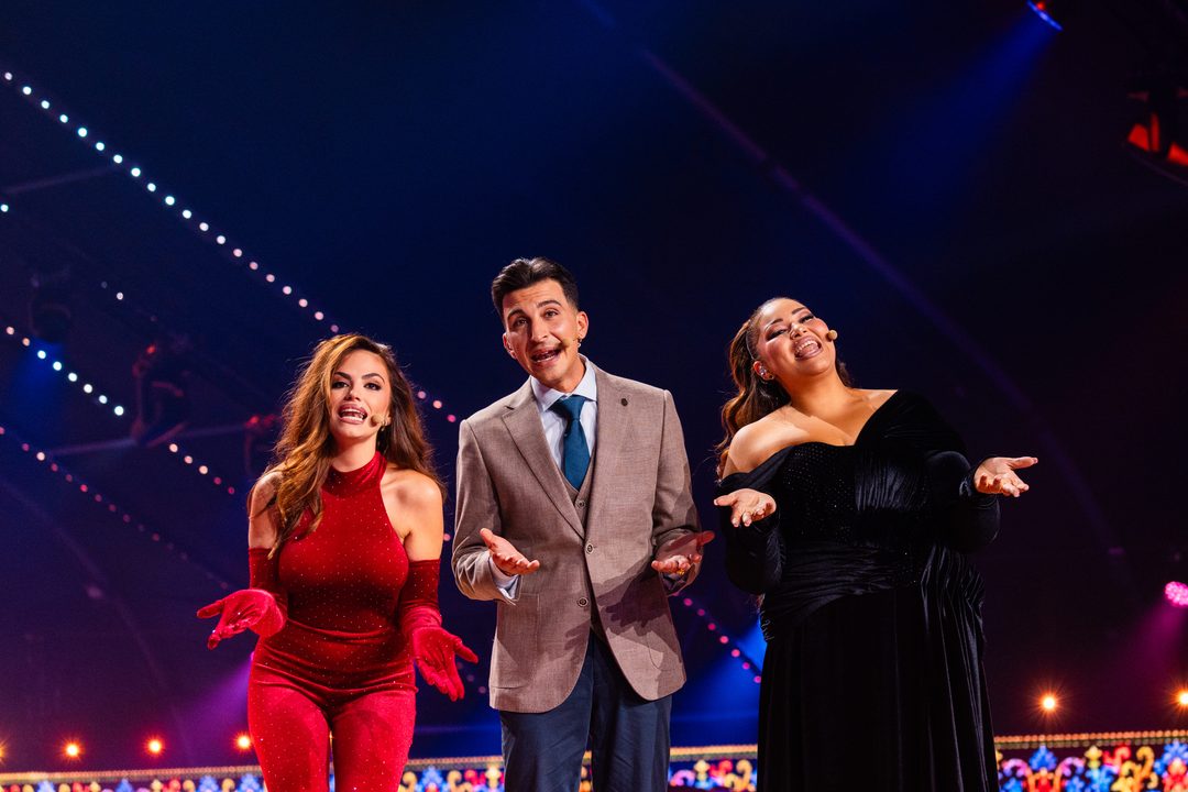 Gaia Cauchi, Keane Cutajar y Destiny Chukunyere, presentadores del Festival de Eurovisión Junior 2026 | Imagen: Corinne Cumming - EBU